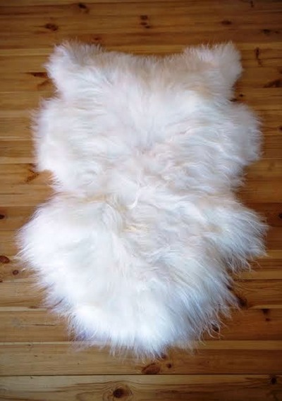 Декоративная овечья шкура с длинной шерстью (белая) (код.9-6668) "0143" 